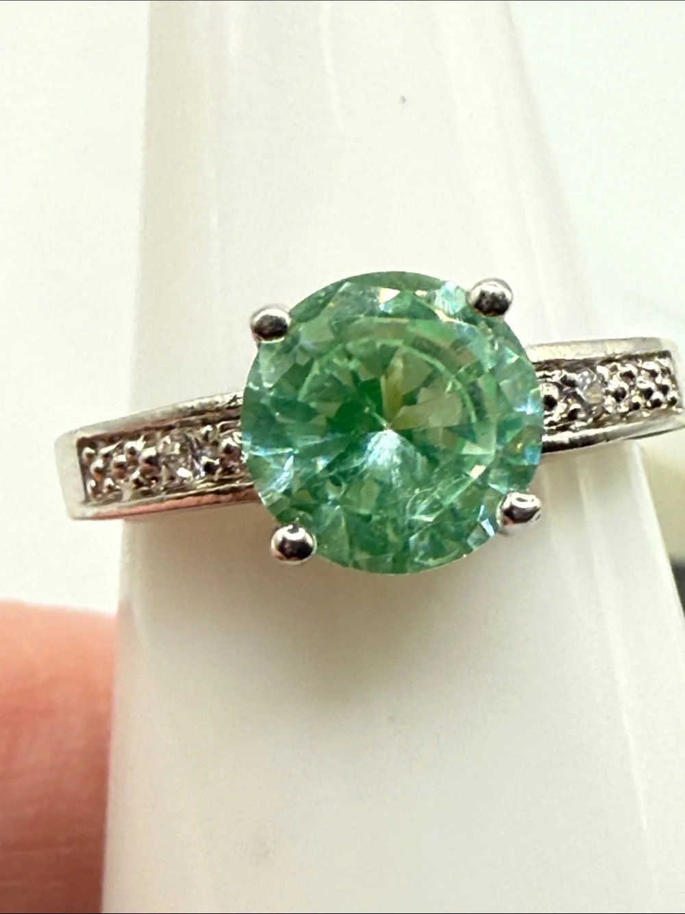 Vintage synthetic Green Spinel Round-Cut Solitaire Cz Ring rhodium plated